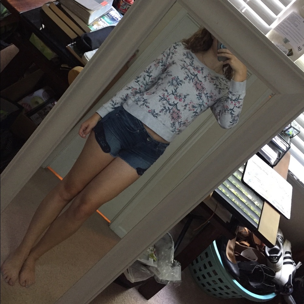 Vintage Cropped Flower Sweater